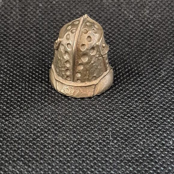 Unique Brass Colored Knights Helmet Thimble Heirloom Edition Sewing - Picture 3 of 16